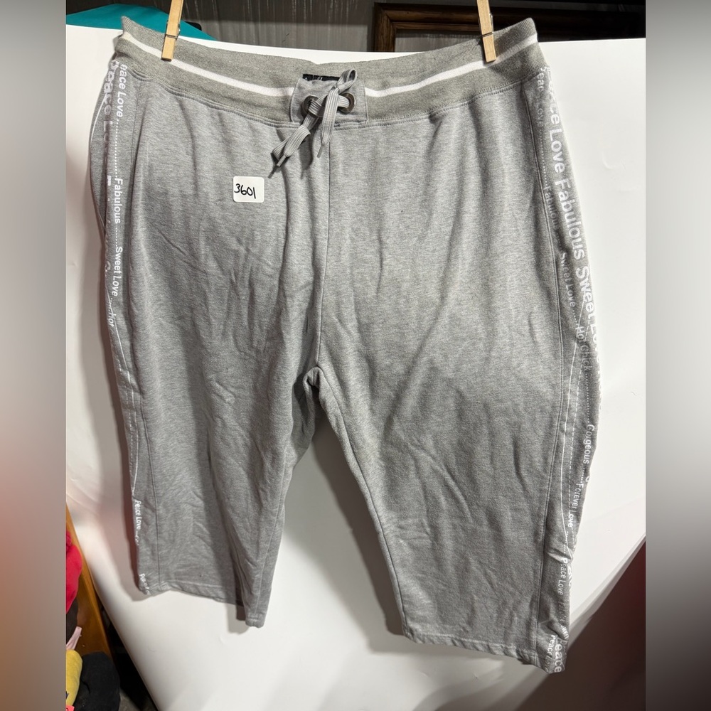 #3601-Wild Punch Gray Capri Sweatpants with Drawstring